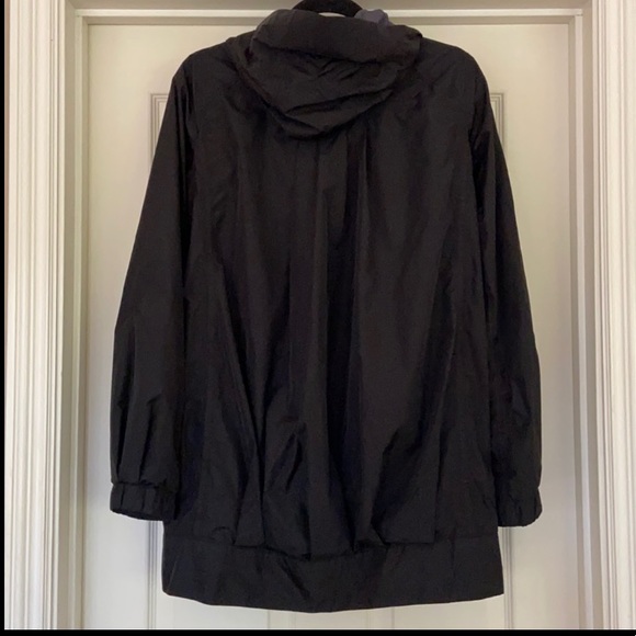 Lululemon Black Lightweight Rain Jacket - Picture 3 of 6